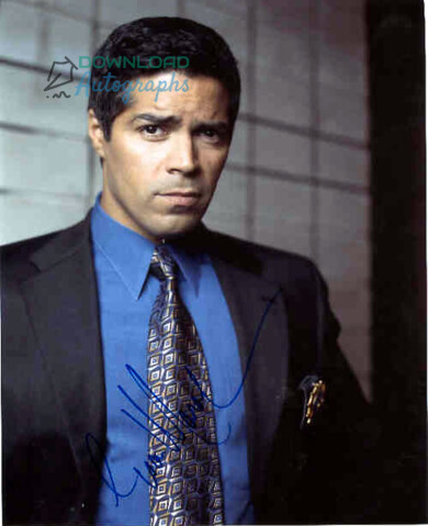ESAI-MORALES-Autograph