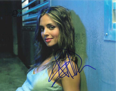 ELIZA-DUSHKU-V2-Autograph