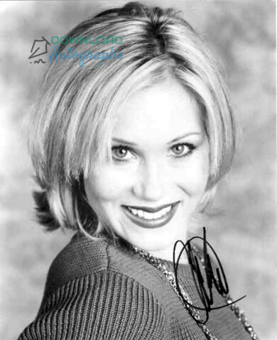 CHRISTINA-APPLEGATE-Autograph