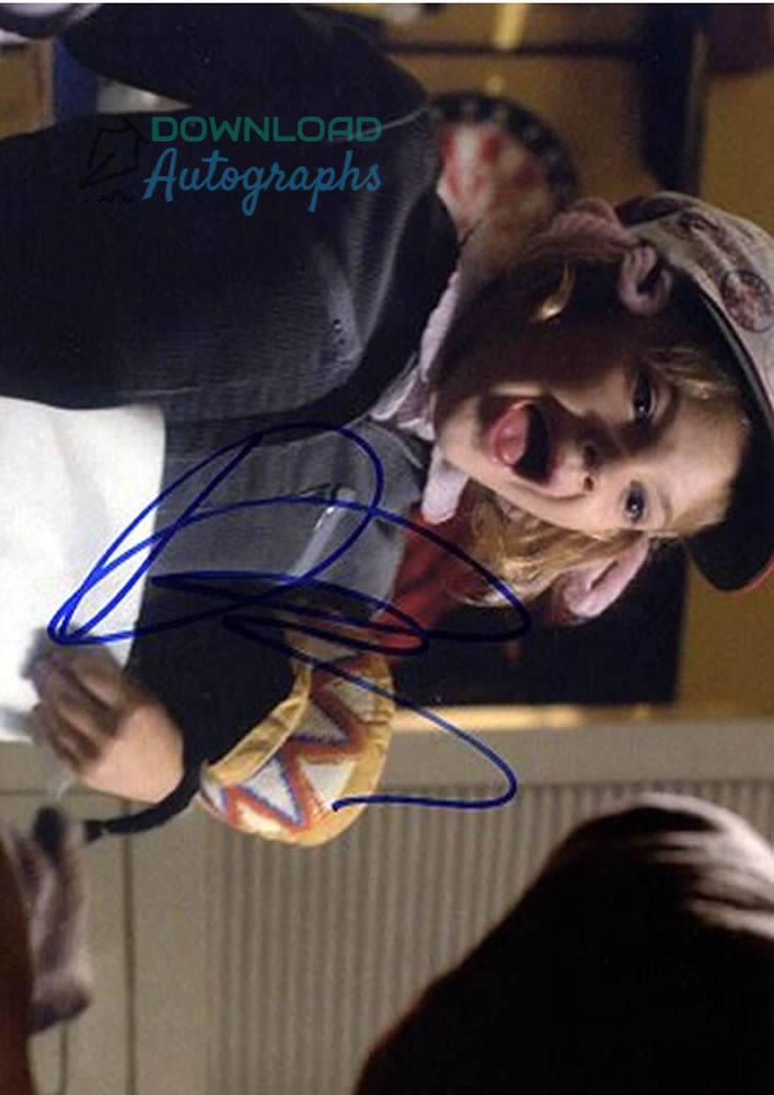 DREW-BARRYMORE-IN-ET-Autograph