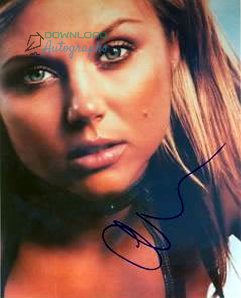 Tiffani-Amber_Thiessen_Autograph