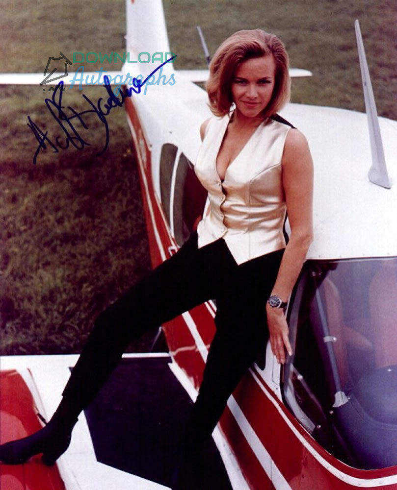 Honor-Blackman-V4-Autograph