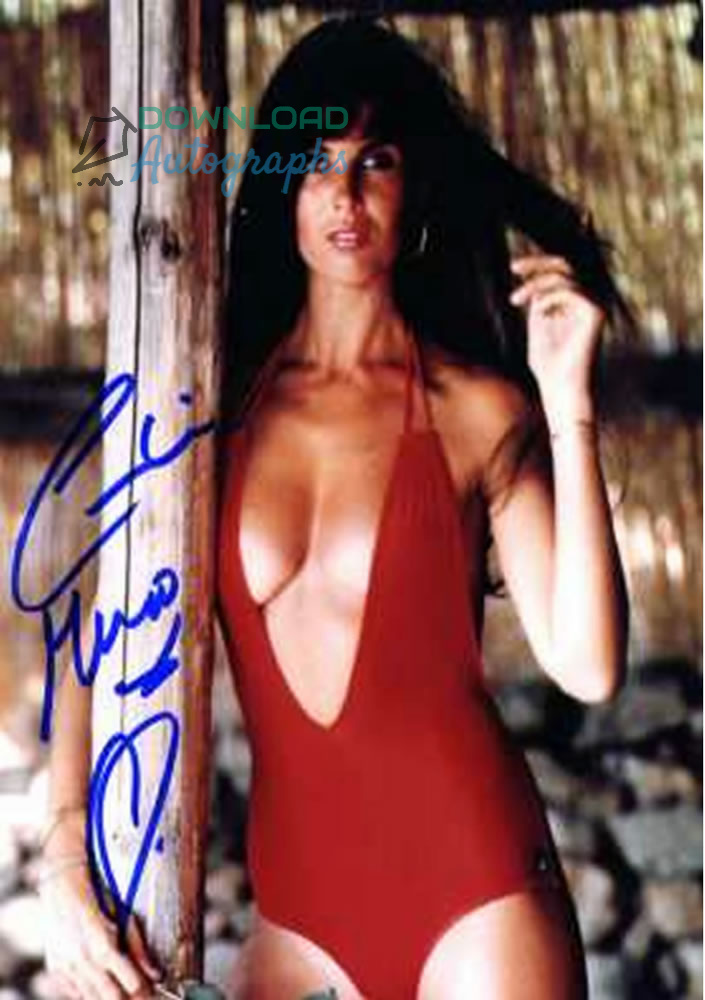Caroline-Munro-Autograph